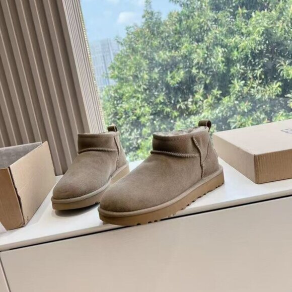 UGG Classic Ultra Mini Boots - Picture 4 of 7